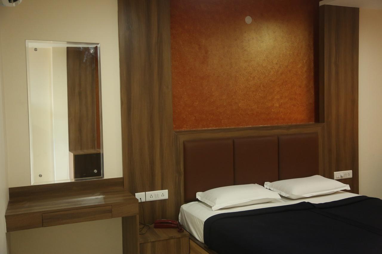 היידראבד Hotel Dwaraka Paradise מראה חיצוני תמונה